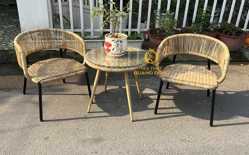 Bộ bàn 2 ghế bằng nhựa giả mây đan sợi mây nhựa tròn tuyệt đẹp cho ban công sân vườn