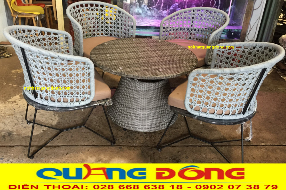 Bàn ghế giả mây QD-2055 đan dây dù cao cấp Bàn ghế giả mây QD-2055 đan dây dù cao cấp được sản xuất tại công ty Nội Thất Quang Đông.