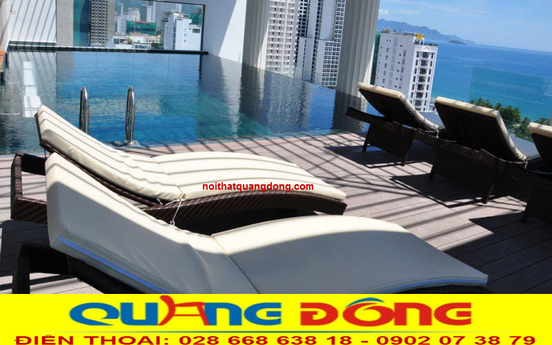 Ghế nằm hồ bơi đan nhựa giả m&acirc;y đ&atilde; l&agrave;m cho kh&ocirc;ng gian hồ bơi trở n&ecirc; tiện nghi v&agrave; đẳng cấp hơn