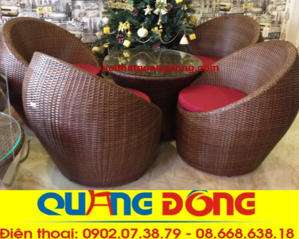 B&agrave;n ghế giả m&acirc;y QD-211 thi&ecirc;t kế khung h&igrave;nh trứng tr&ograve;n, đan thủ c&ocirc;ng m&acirc;y nhựa, chất lượng cao.