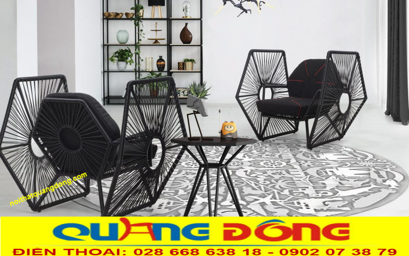 B&agrave;n ghế giả m&acirc;y QD-284 l&agrave; mẫu b&agrave;n ghế ngo&agrave;i trời cao cấp m&agrave;u đen c&aacute; t&iacute;nh, sản xuất theo y&ecirc;u cầu với m&agrave;u sắc do kh&aacute;ch h&agrave;ng tự chọn.