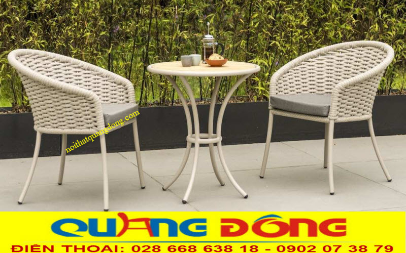Mẫu bàn ghế cực kỳ lý tưởng cho sân vườn, bộ bàn ghế phong cách nhẹ nhàng từ chất liệu sợi dù giả mây, độ bền cao