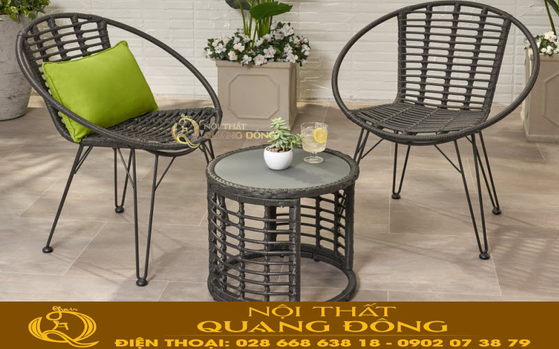 Mẫu ghế cho ban công ngoài trời sân vườn Bộ bàn 2 ghế bằng nhựa giả mây QD-348 sản phẩm chuyên dùng cho sân vườn ngoài trời, đặc biệt là ban công căn hộ
