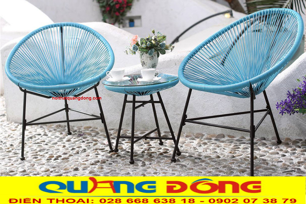 B&agrave;n ghế giả m&acirc;y qd-2029 lấy &yacute; tưởng h&igrave;nh n&oacute;n kh&aacute; đắc sắc đan sợi nhựa giả m&acirc;y m&agrave;u xanh dương tinh tế.