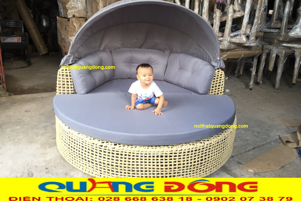 giường tắm nắng mây nhựa QD-520. giường tắm nắng nhựa giả mây QD-520 màu vàng giả mây, chất liệu khung bằng inox 304, được đan mây nhựa chất lượng cao.