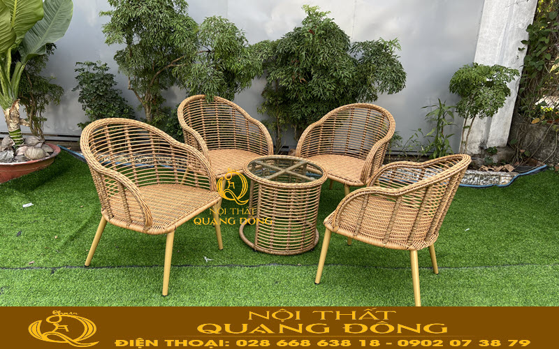 Bàn ghế giả mây QD-2046 với thiết kế chân ghế vuốt col tạo dáng ghế thon gọn, thanh mảnh hơn