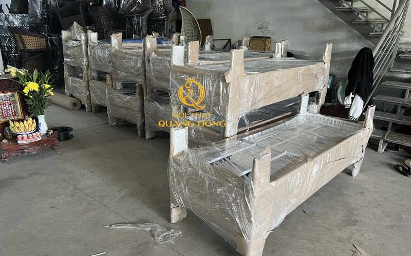 Hình ảnh ghế nằm hồ bơi QD-592 được đóng gói kỹ càng trước khi vận chuyển lên xe giao cho khách