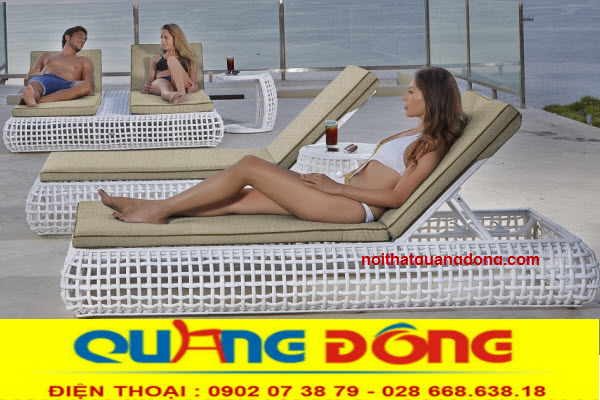 Cảm nhận sự thư giãn trên ghế hồ bơi giả mây