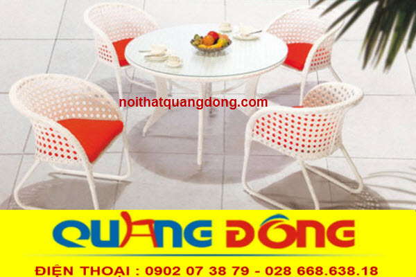 Ghế cafe mây nhựa ngoài trời.