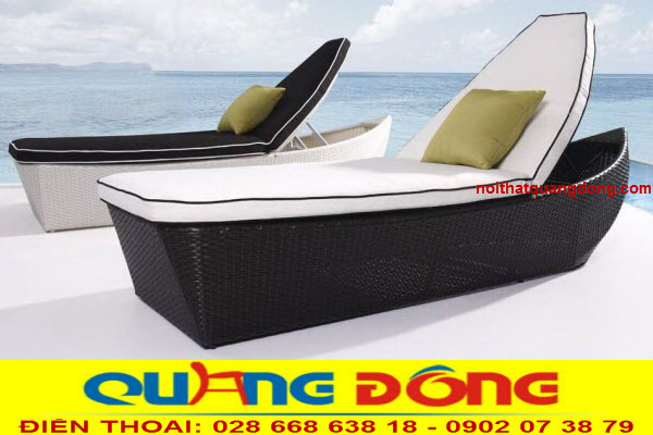 Nhanh chóng bị “thôi miên” trước vẻ đẹp của những chiếc ghế hồ bơi giả mây.