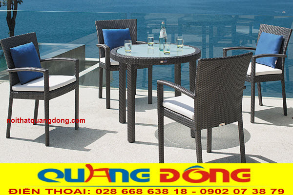 Sản phẩm bàn ghế giả mây có trưng bày ở vùng biển được không?