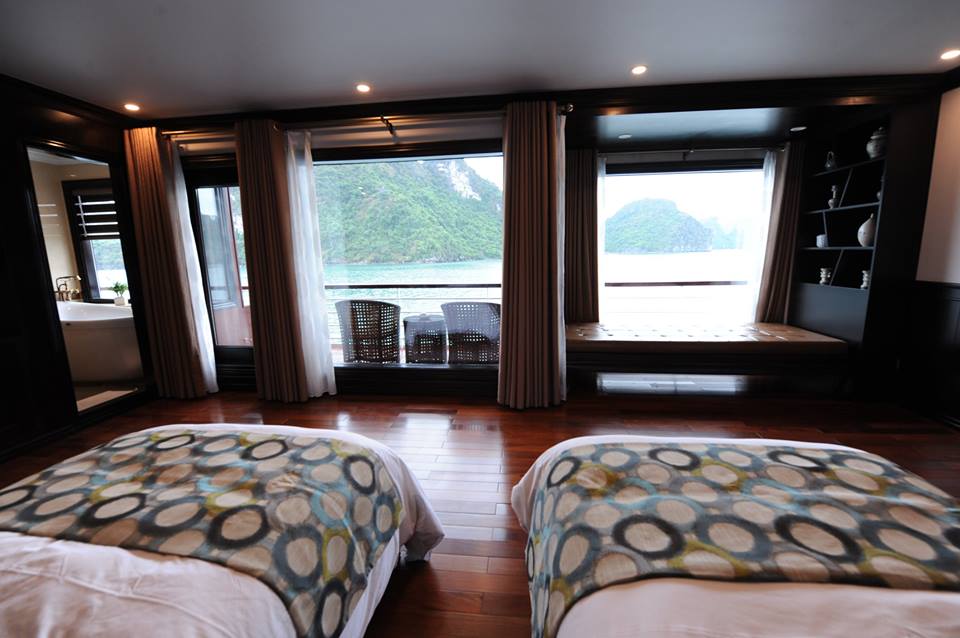 Nội thất phòng ngủ vip tại du thuyền sea life legend. Nội thất phòng ngủ trên du thuyền sealife và thiết kế ban công đẹp, độc đáo.